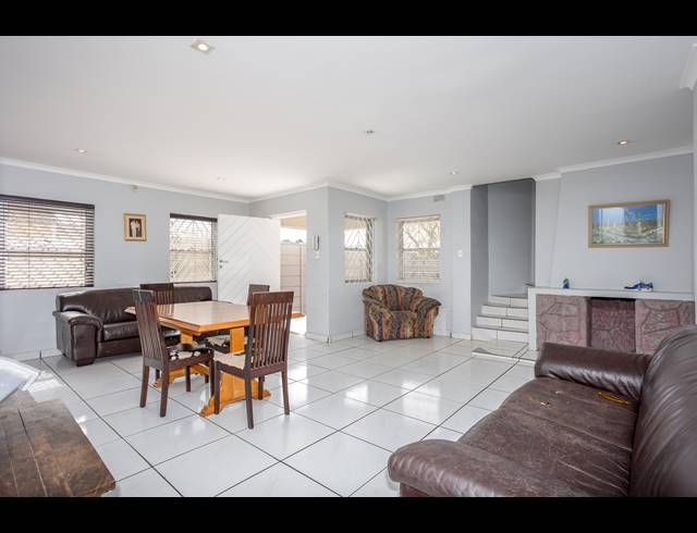 4 BEDROOM FREEHOLD FOR SALE IN CRAWFORD